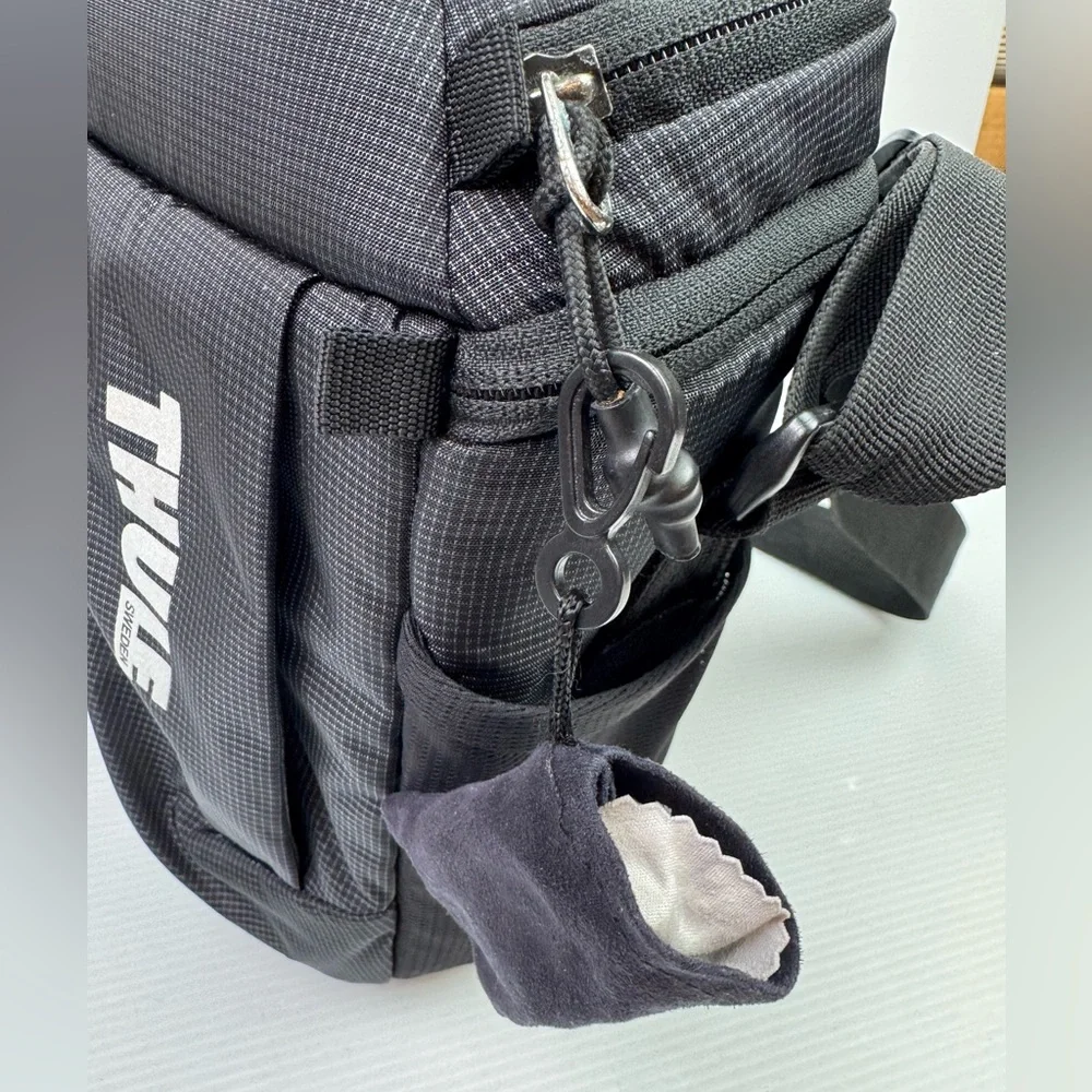 THULE Aspect Camera DSLR Shoulder Pack Travel Bag Padded - Black NO DIVIDERS